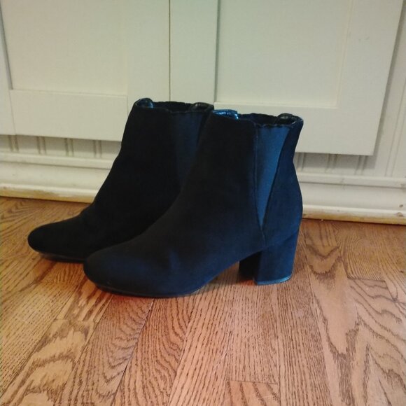 Le Chateau Vegan Suede Chunky Heel Booties - Picture 2 of 12